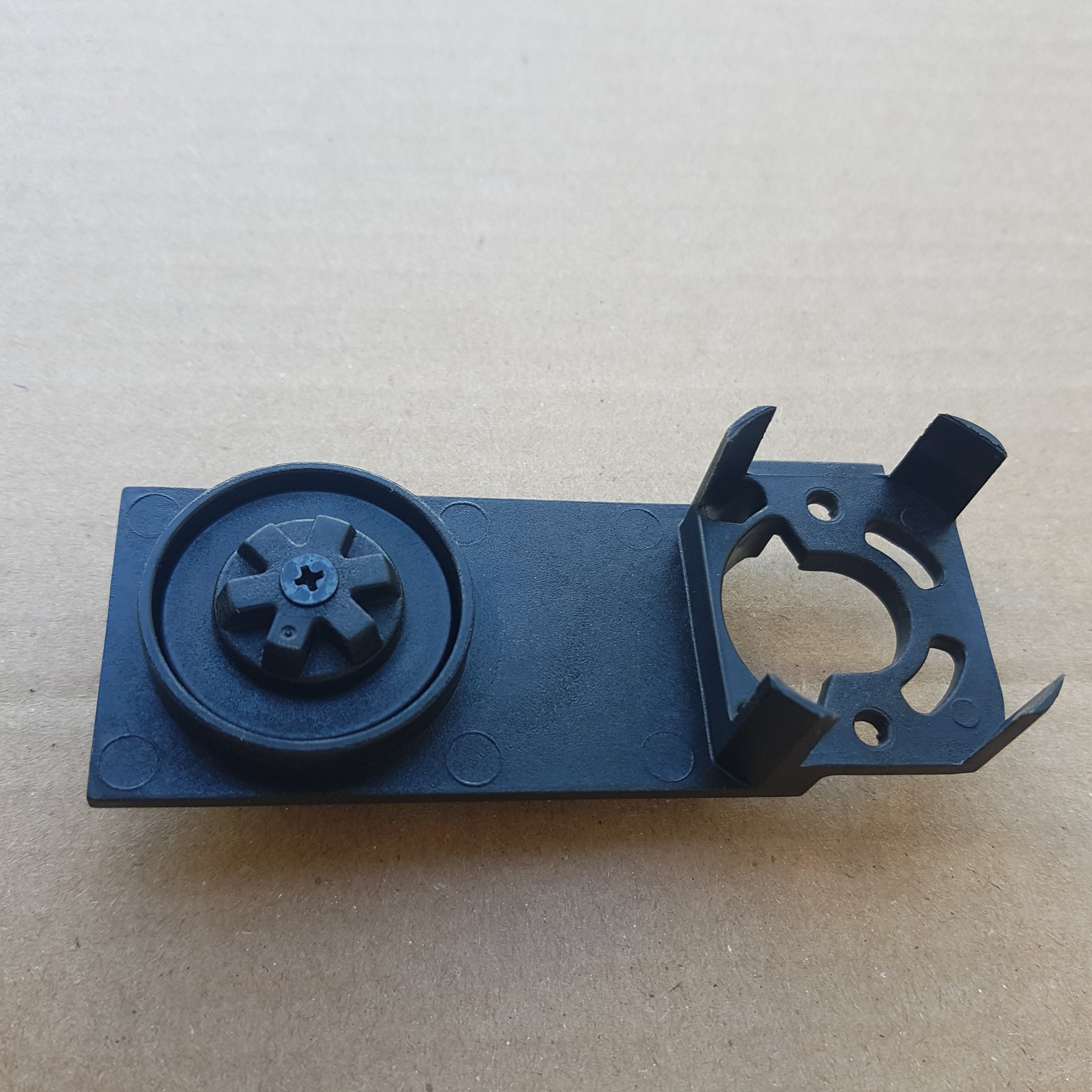 Braccio di sostegno spazzola lato motore scopa elettrica Black+Decker BDPSE1815P BLACK+DECKER