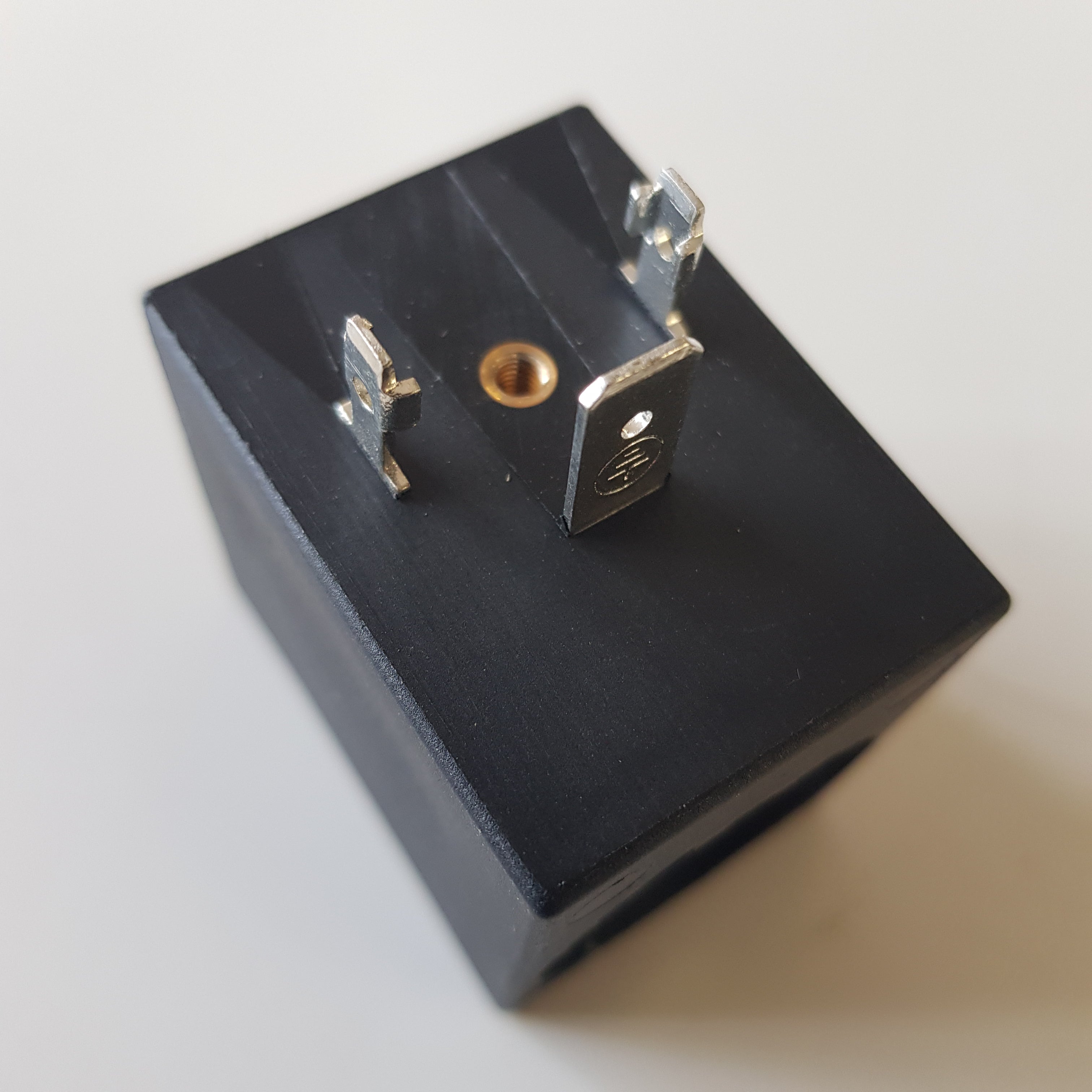 Bobina per elettrovalvola 8W 220V Foro contrale da 13,5mm/1 UNIVERSALE