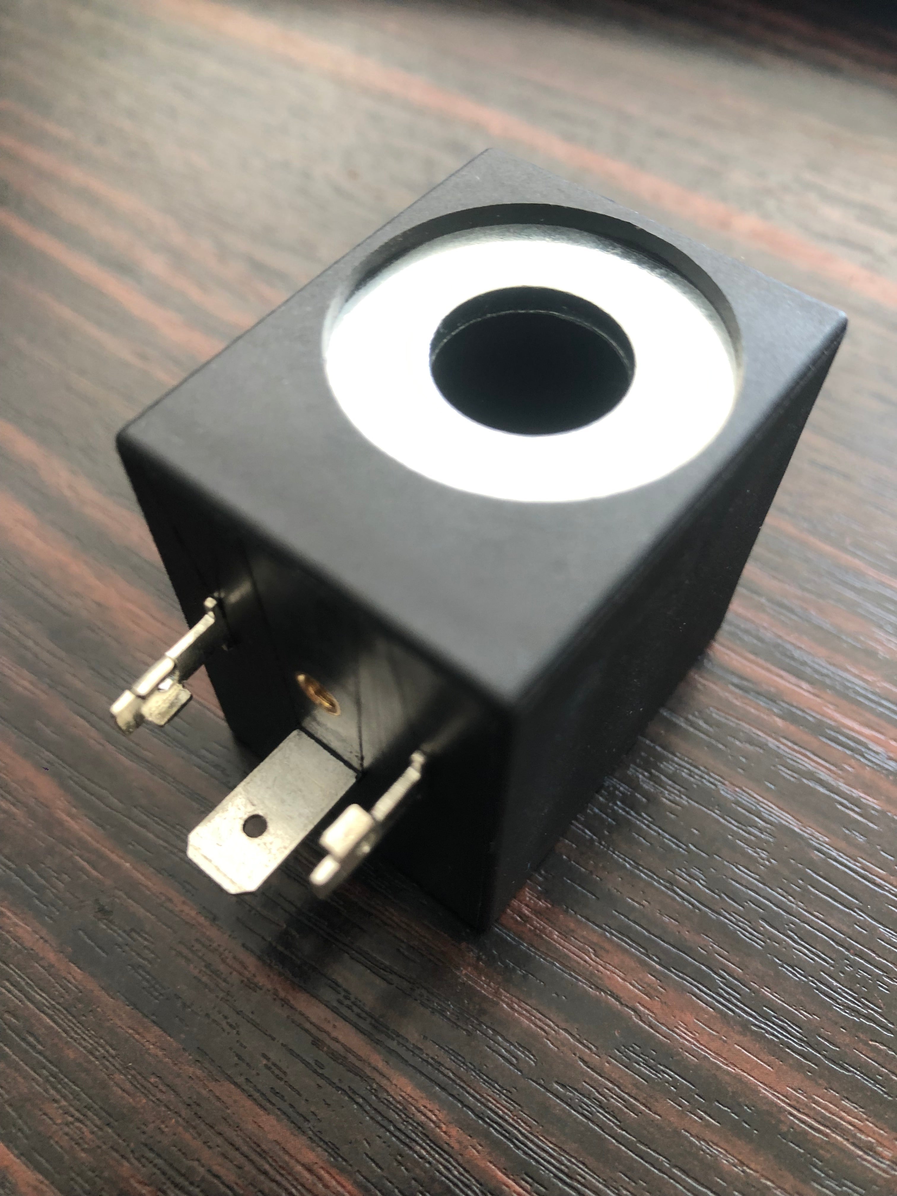 Bobina 230V 8W 50Hz – Foro Passante Ø13,5 mm per Elettrovalvola CEME