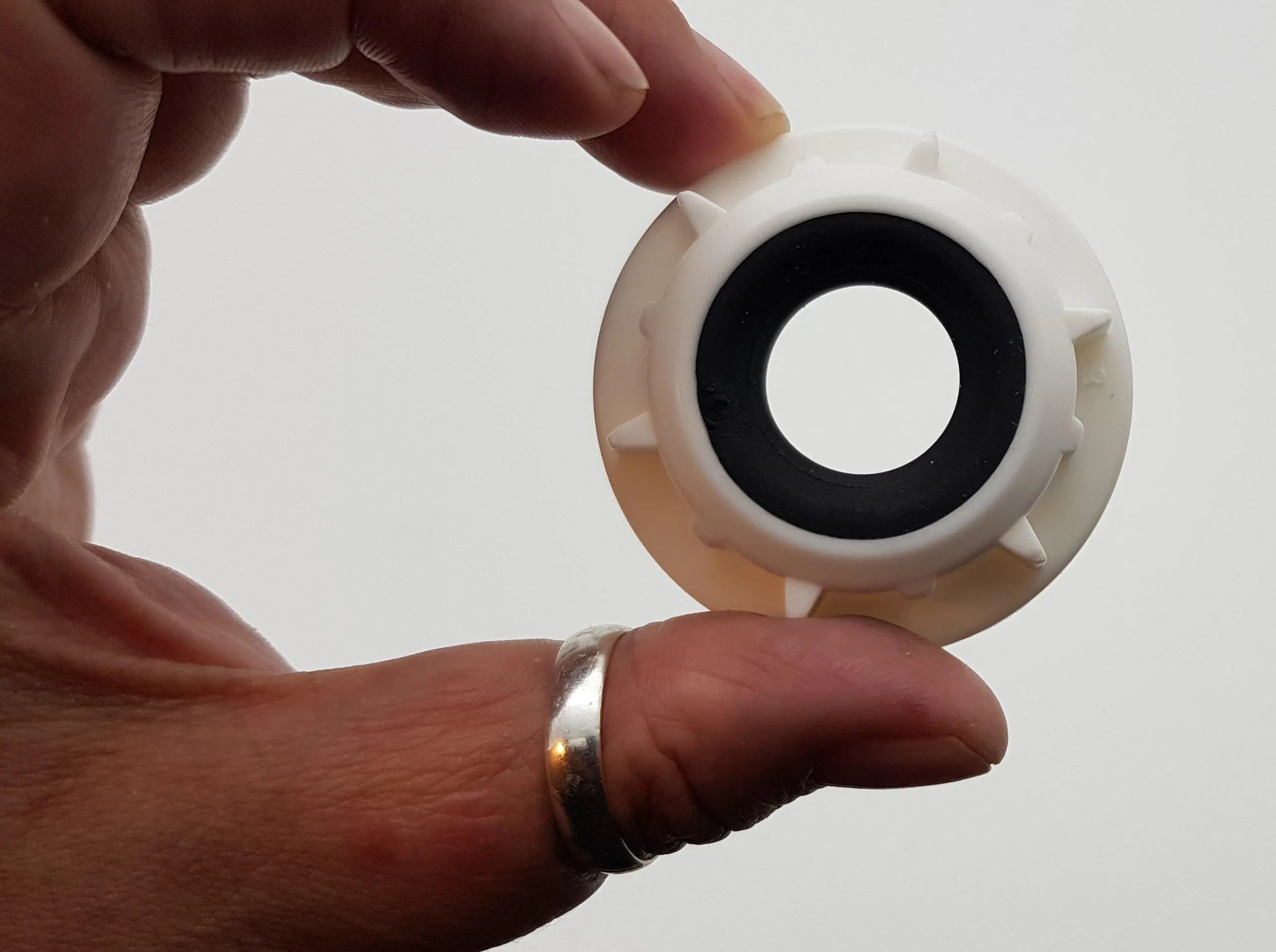 Ghiera fissaggio condotto lavastoviglie Ariston LI680duo ARISTON